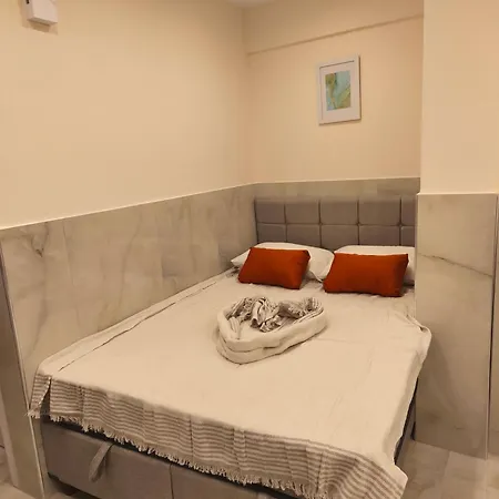 Nina Lux * Olympiakí Aktí